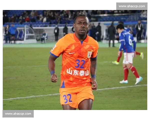 临阵换将！彭啸替洛佩斯首发，泰山 3-1 海港藏深意